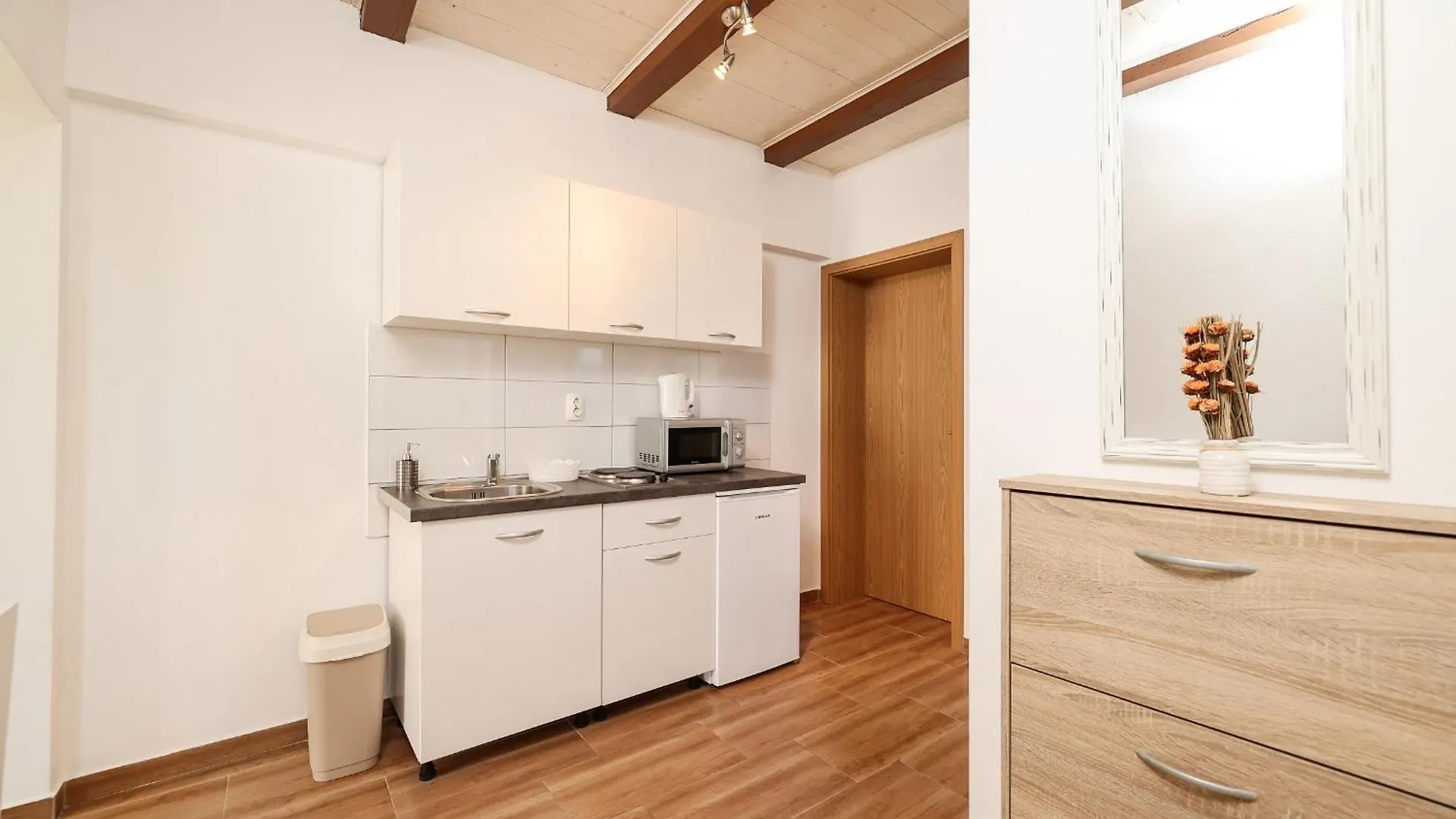 Apartments Feliks Ljubac  Croatia